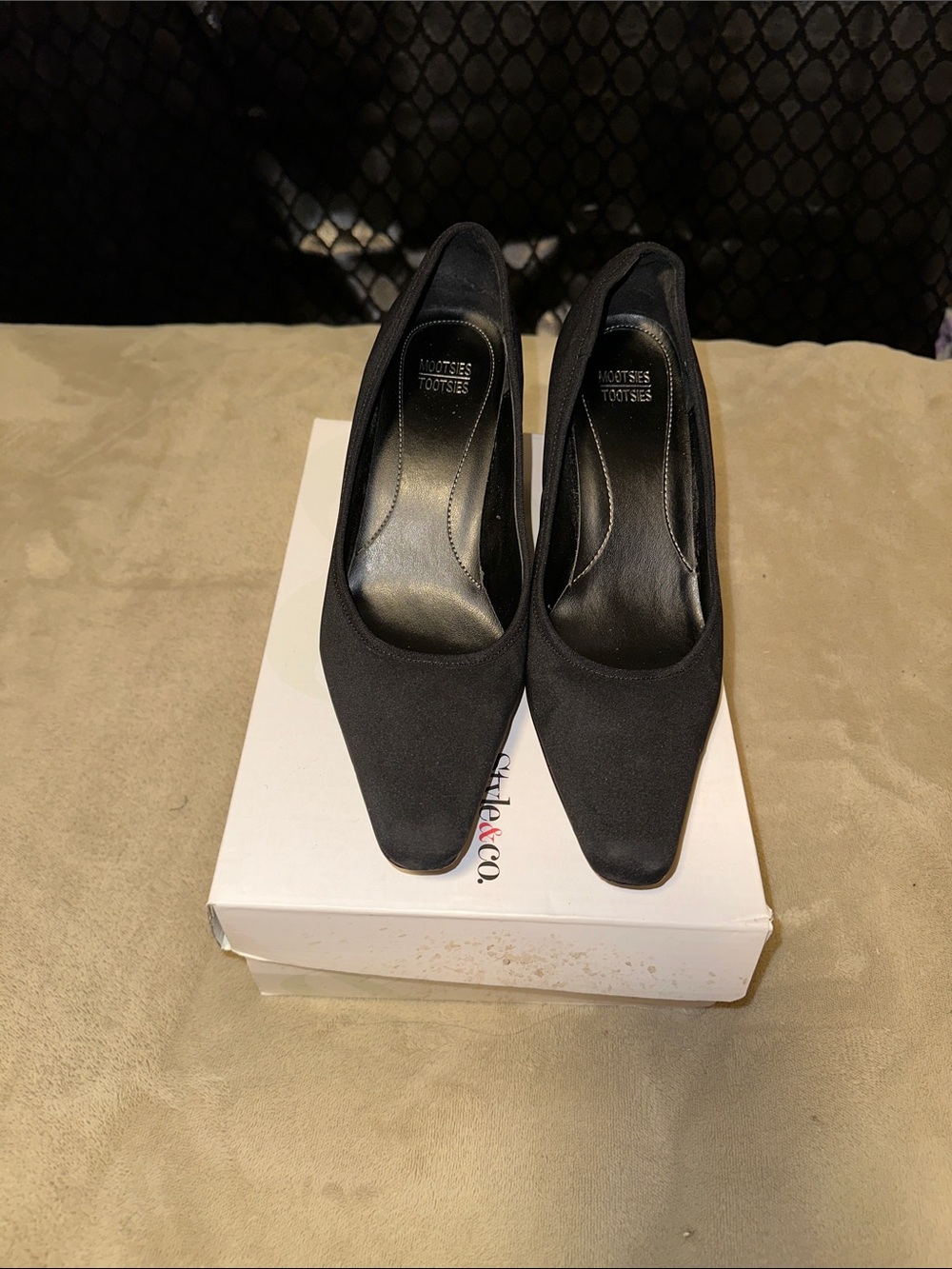Mootsies Tootsies Black Pointed-Toe Pumps